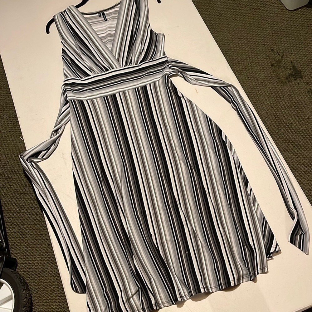 A line tie at the waist dress